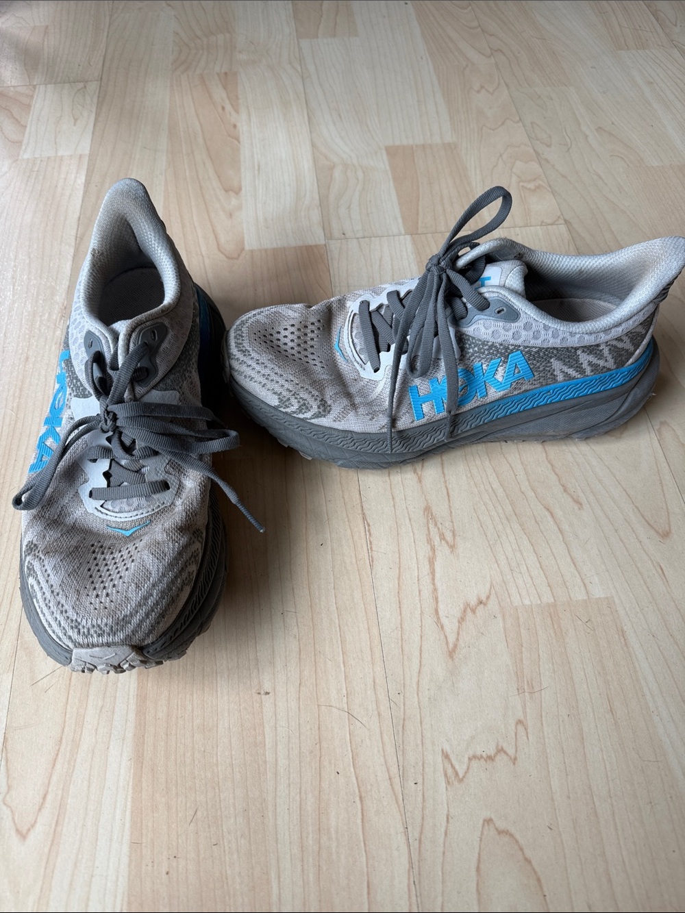 Women’s Hoka Challenger ATR7 size 6D (wide) gray and blue